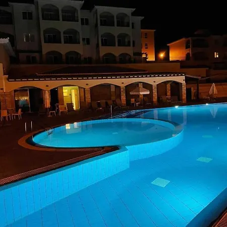 Cozy 2 Bedrooms In Complex With Swimming Pools And Beautiful View דירה